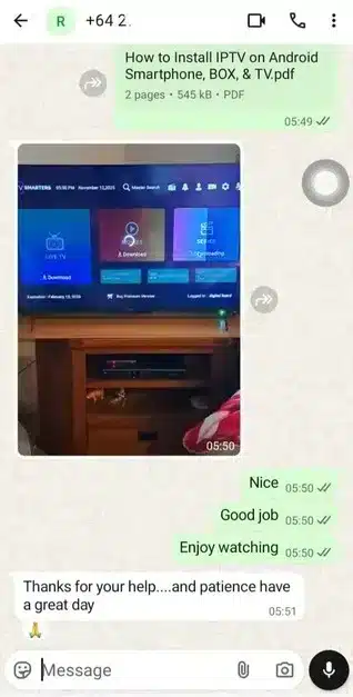 Customer chat showing successful Smartiflix IPTV installation on a smart TV with expert setup assistance.